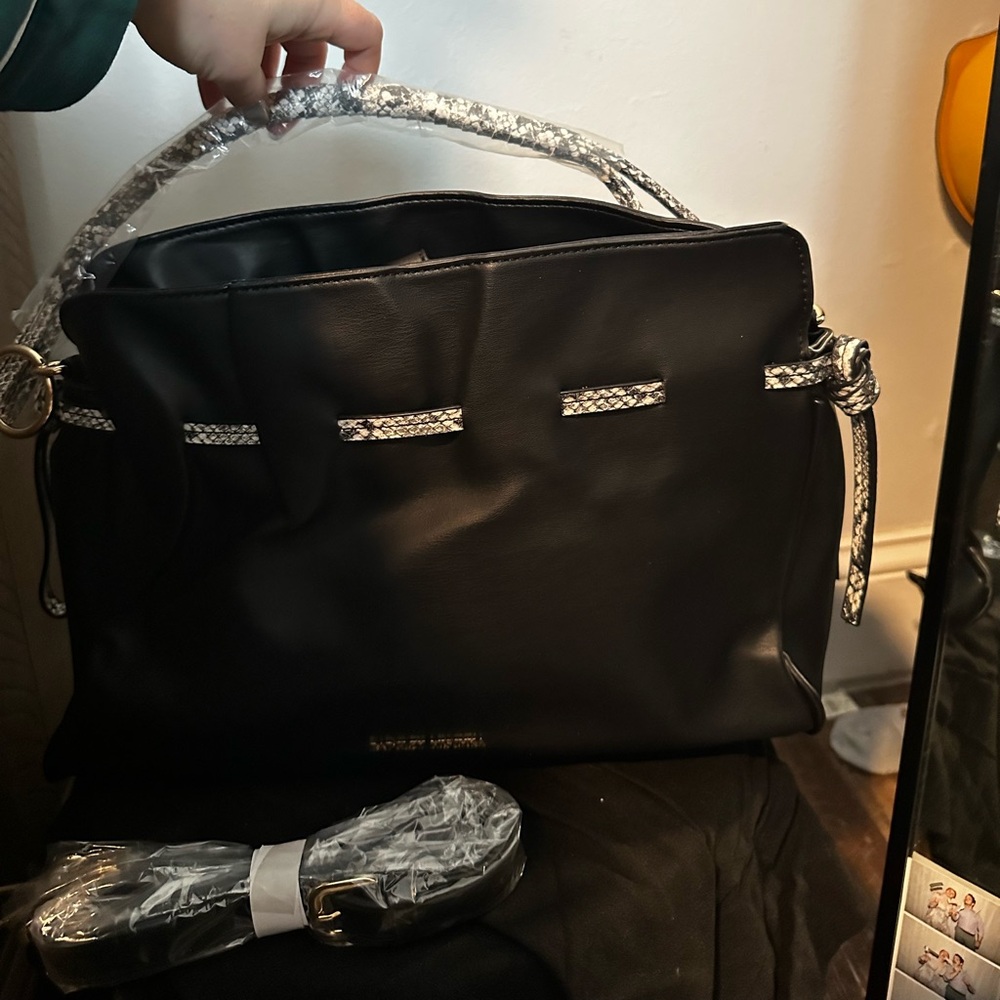 Badgley Mischka NWT Snake accent bag